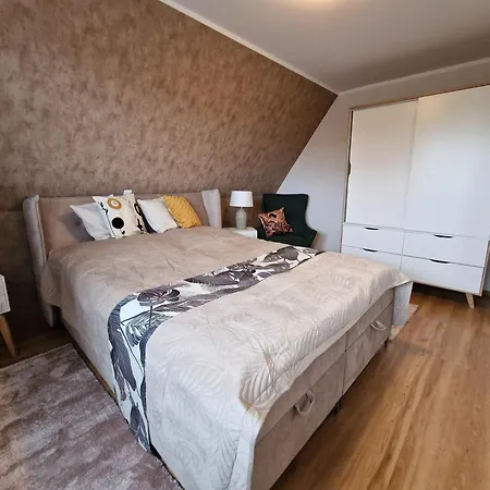 Haus-albertsdorf-am-dorfteich-|-wohnung-1-sued *